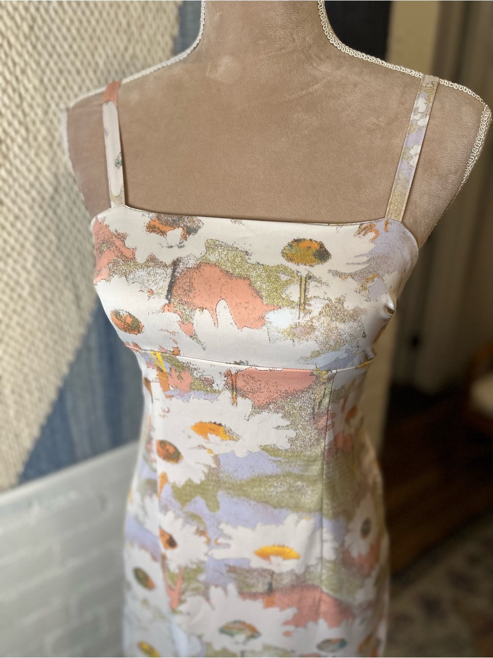 Urban Outfitters Soft Pastel Daisy Print Dress - Picture 4 of 14